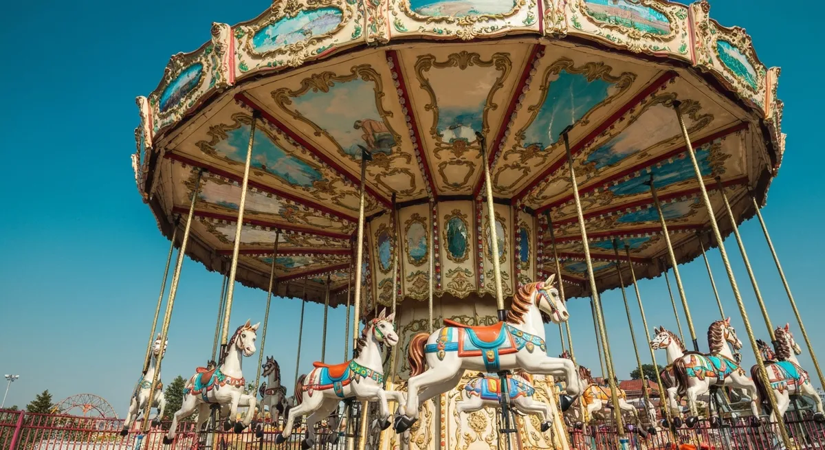 Norme sécurité manège enfant : obligations 2026